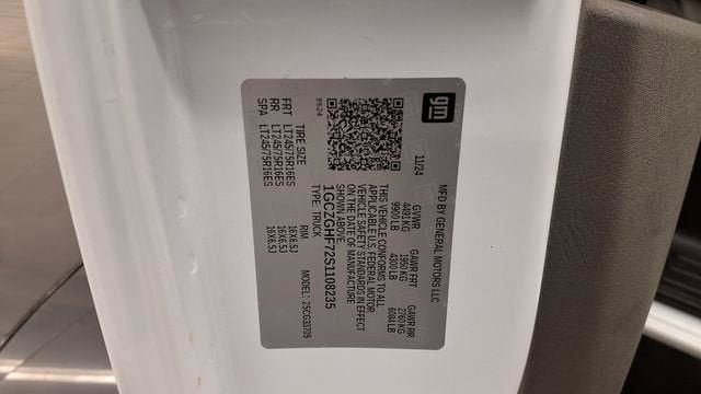 2025 Chevrolet Express Cargo WT