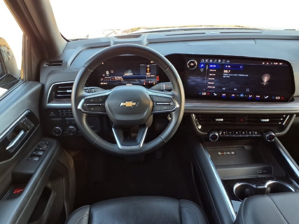 2025 Chevrolet Suburban LT