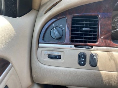 2006 Lincoln Town Car Signature Limited