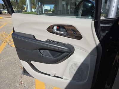 2023 Chrysler Pacifica Hybrid Limited