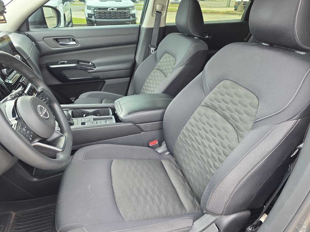 2022 Nissan Pathfinder S