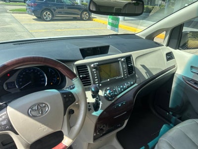 2011 Toyota Sienna XLE AAS