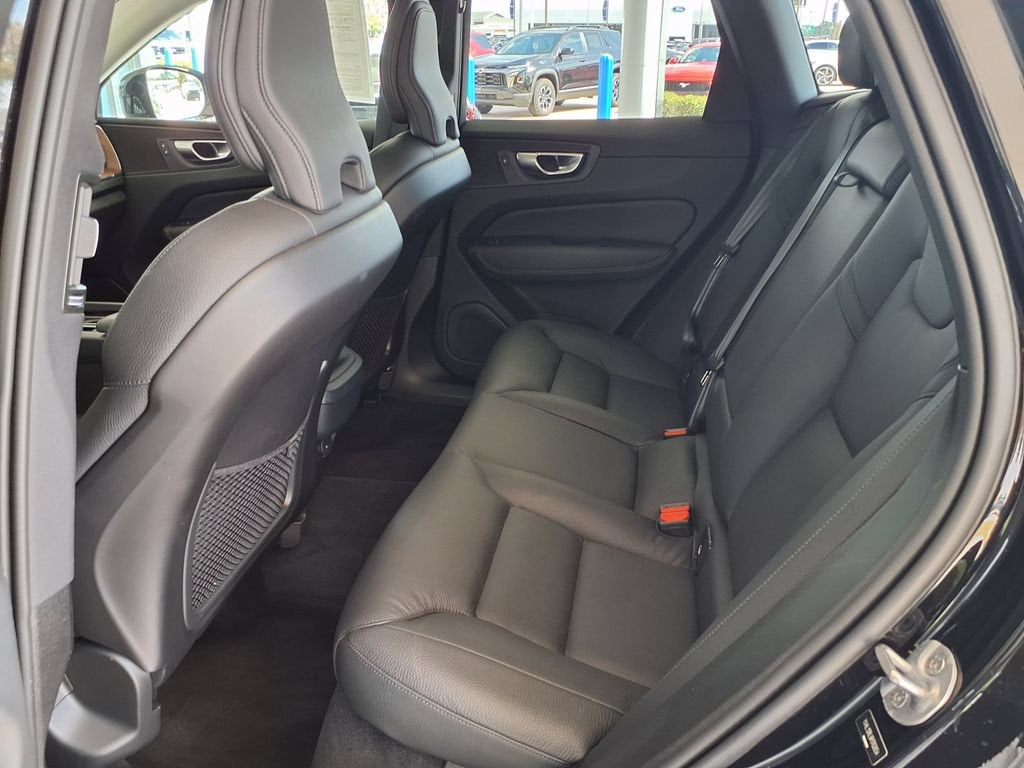 2024 Volvo XC60 Plus Dark Theme