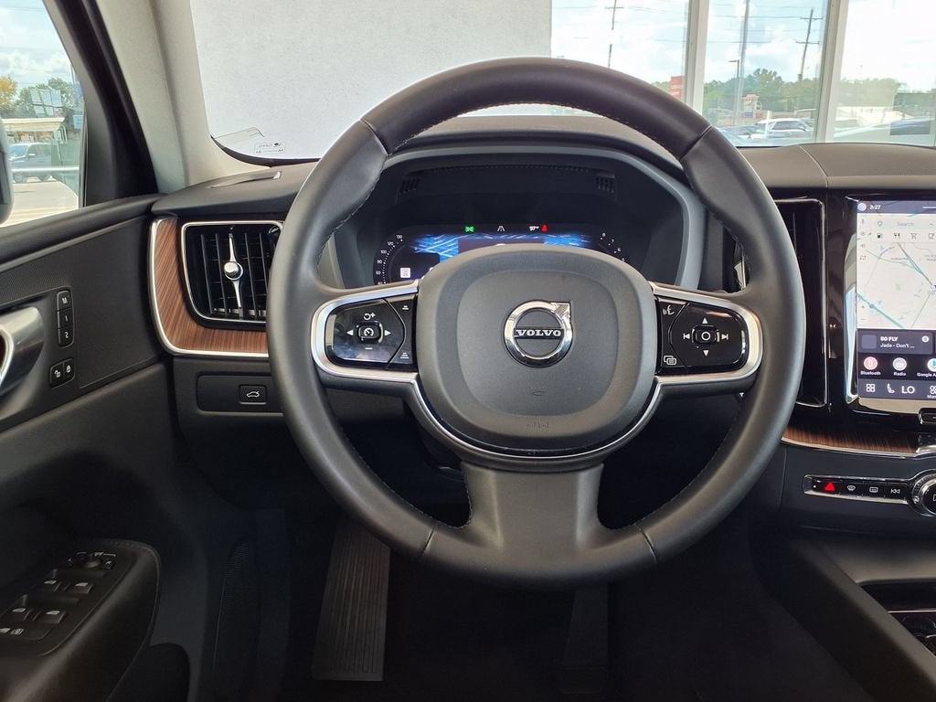 2024 Volvo XC60 Plus Dark Theme