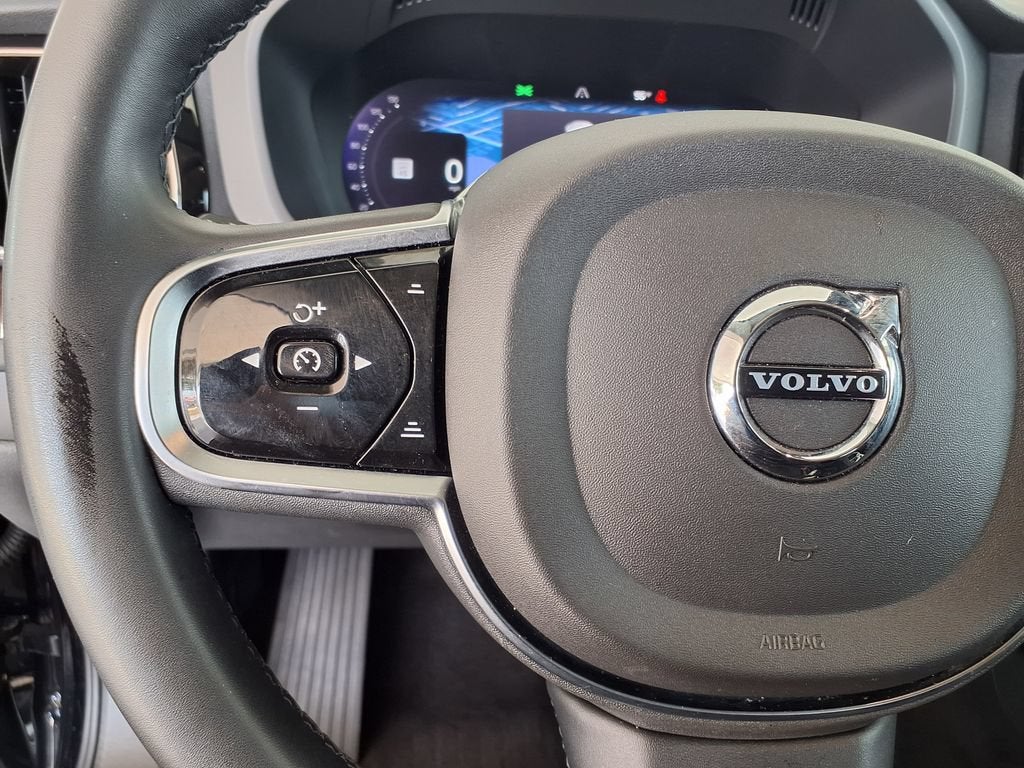 2024 Volvo XC60 Plus Dark Theme