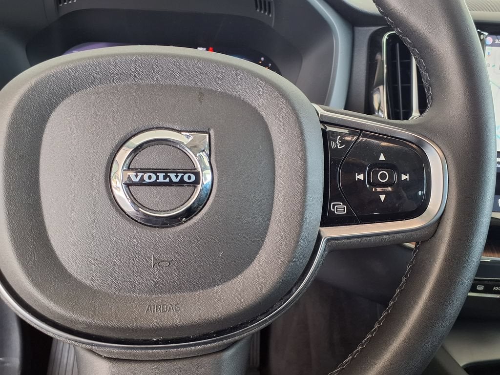 2024 Volvo XC60 Plus Dark Theme