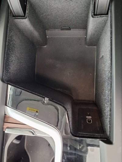 2024 Volvo XC60 Plus Dark Theme