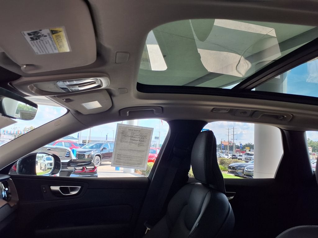 2024 Volvo XC60 Plus Dark Theme