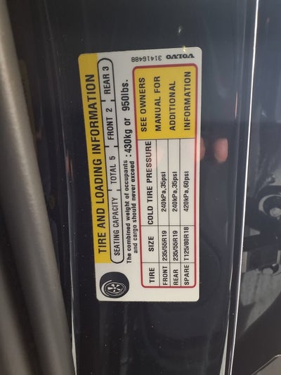 2024 Volvo XC60 Plus Dark Theme