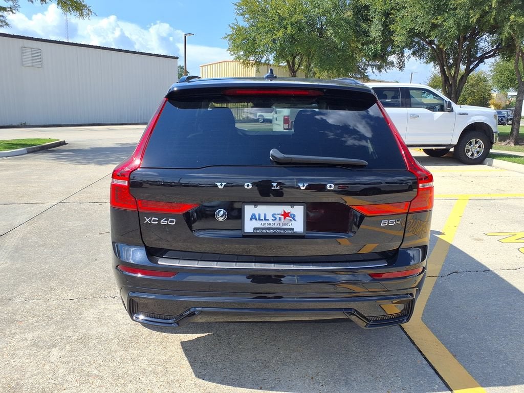 2024 Volvo XC60 Plus Dark Theme