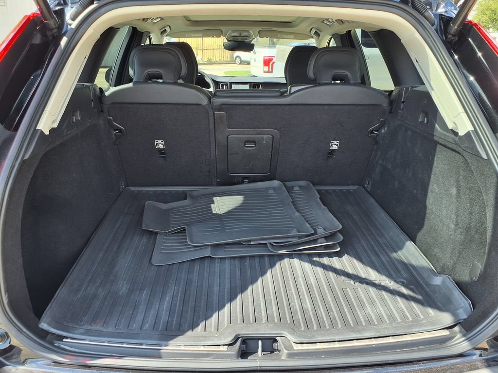 2024 Volvo XC60 Plus Dark Theme