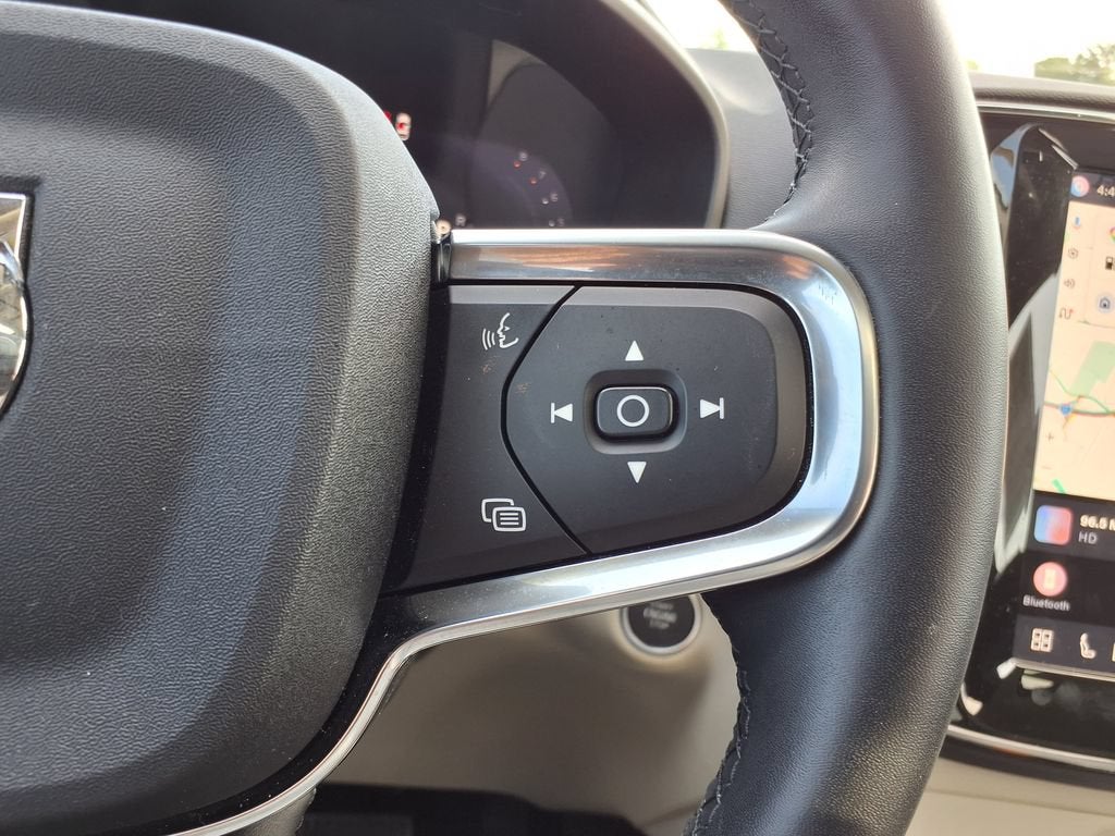 2023 Volvo XC40 Ultimate Bright Theme