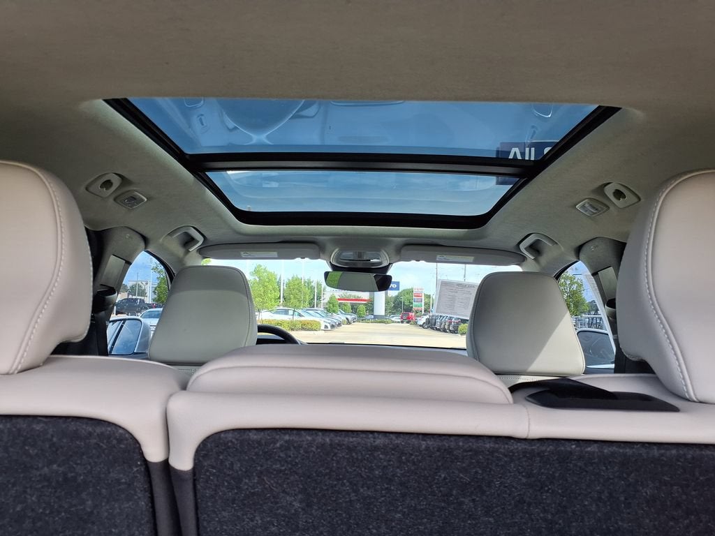 2023 Volvo XC40 Ultimate Bright Theme