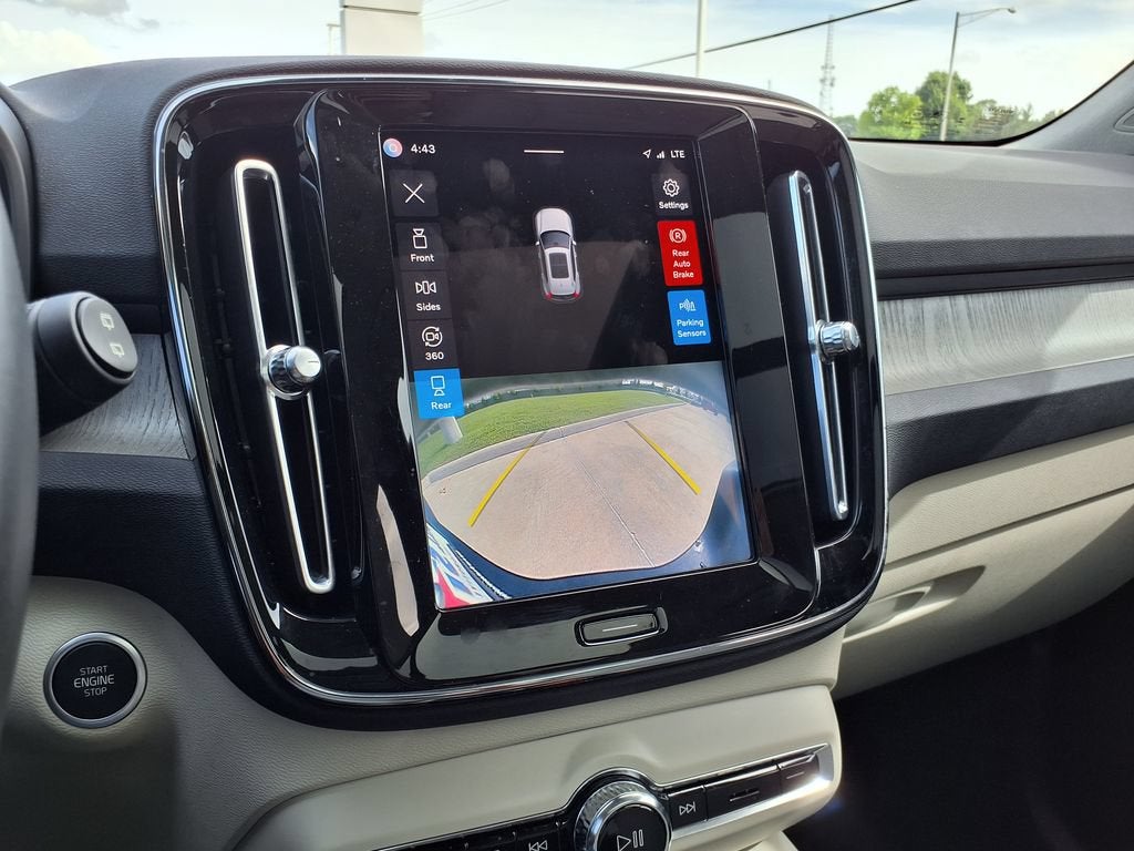 2023 Volvo XC40 Ultimate Bright Theme