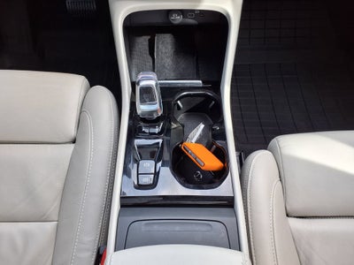 2023 Volvo XC40 Ultimate Bright Theme