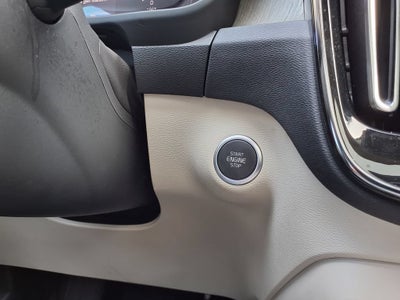 2023 Volvo XC40 Ultimate Bright Theme