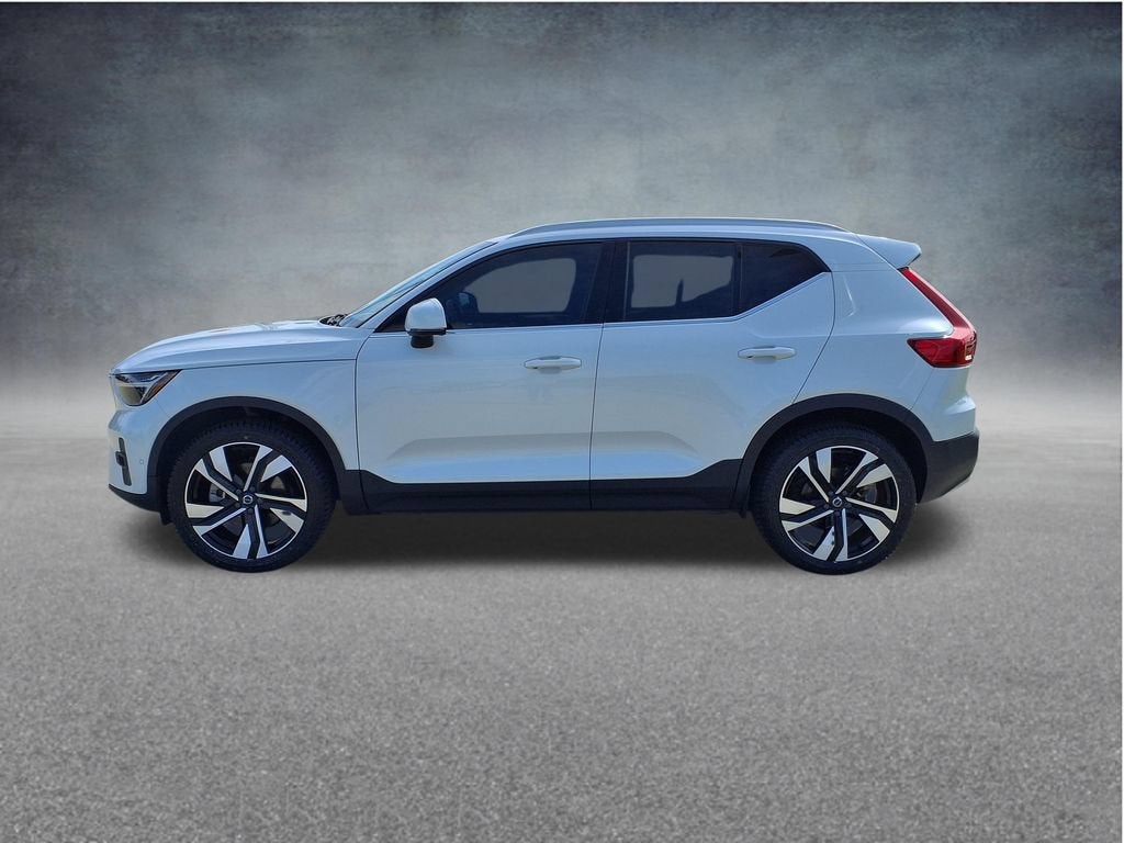 2023 Volvo XC40 Ultimate Bright Theme