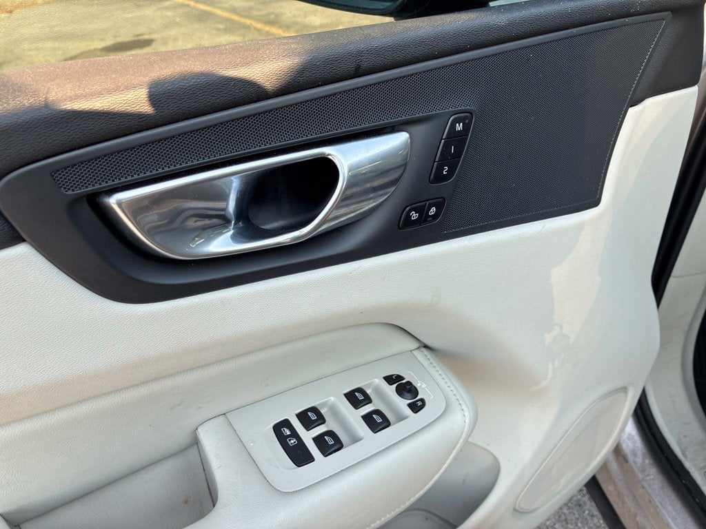 2025 Volvo XC60 Plus