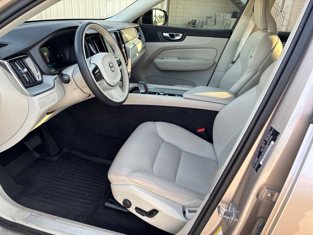2025 Volvo XC60 Plus