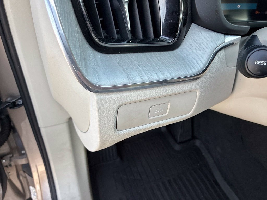 2025 Volvo XC60 Plus