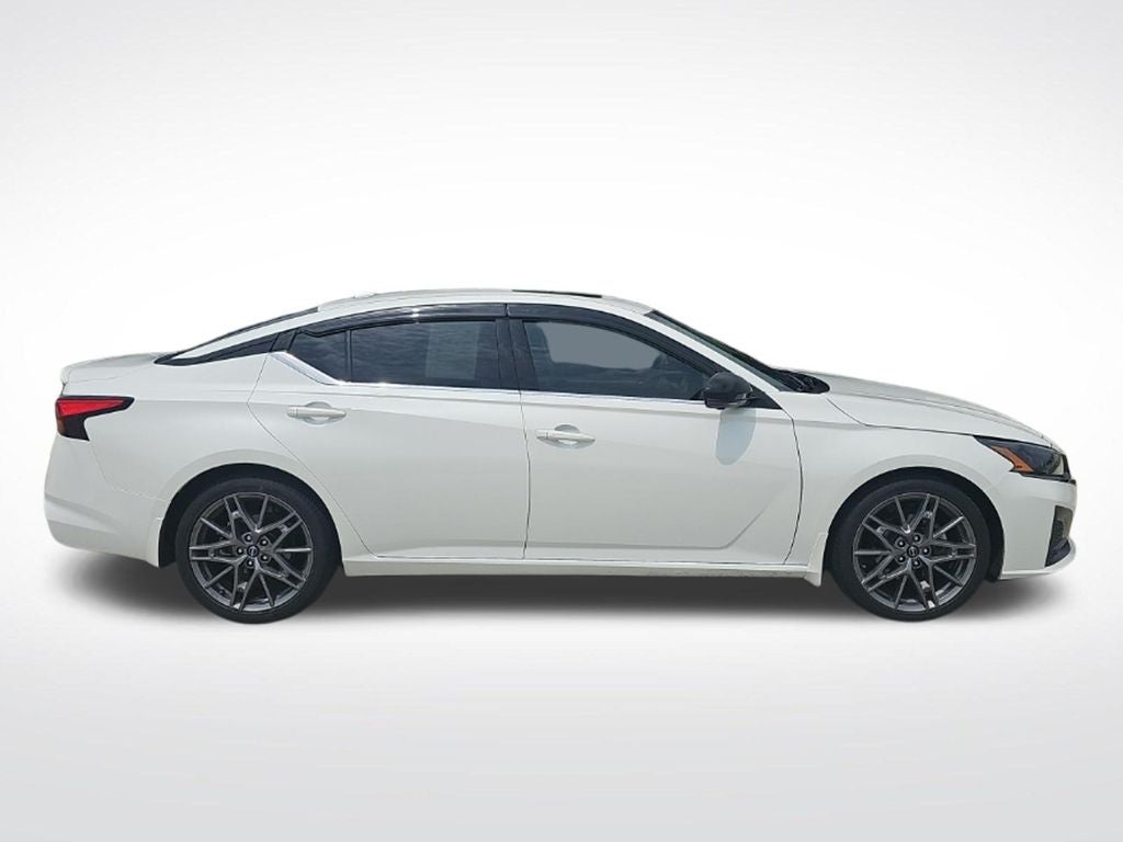 2023 Nissan Altima 2.0 SR