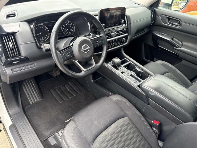 2023 Nissan Pathfinder SV