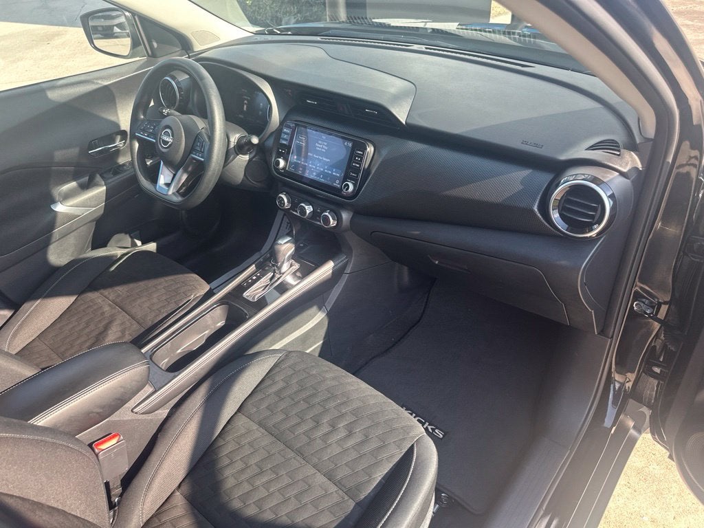 2023 Nissan Kicks SV