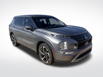 2023 Mitsubishi Outlander SE