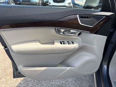 2019 Volvo XC90 Momentum