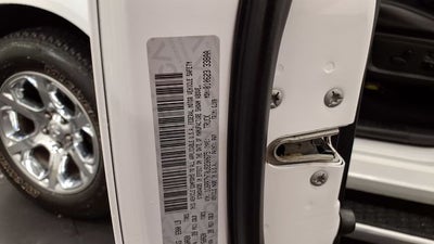 2018 RAM 1500 Laramie Crew Cab 4x4 5'7' Box