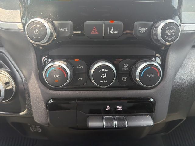 2022 RAM 1500 Big Horn Quad Cab 4x2 6'4' Box