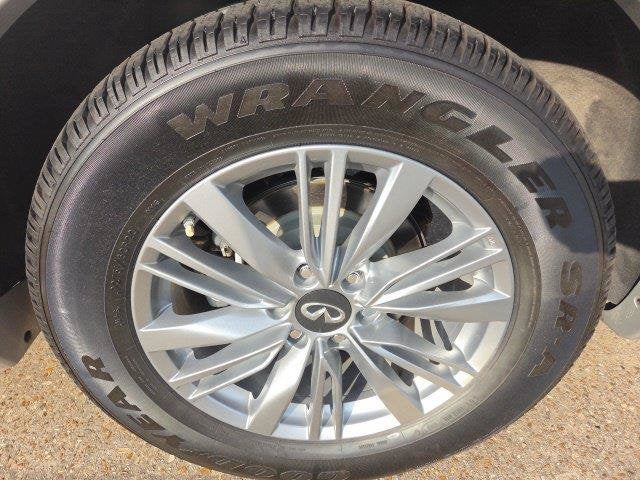 2023 INFINITI QX80 LUXE