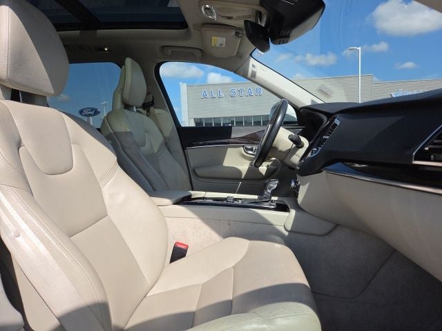 2016 Volvo XC90 T6 Momentum