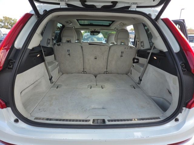 2016 Volvo XC90 T6 Momentum