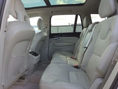 2016 Volvo XC90 T6 Momentum