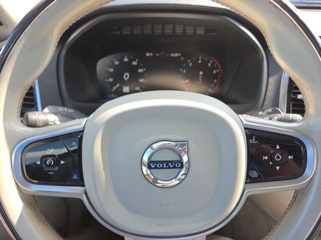 2016 Volvo XC90 T6 Momentum