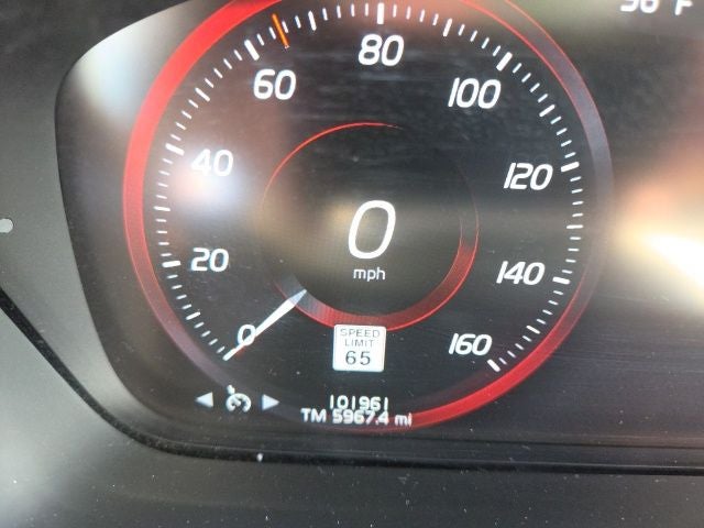 2016 Volvo XC90 T6 Momentum