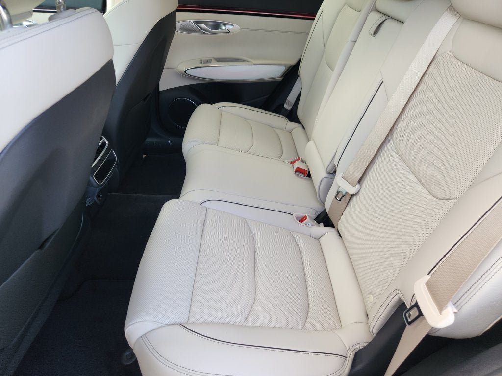 2027 Genesis GV70 2.5T Advanced