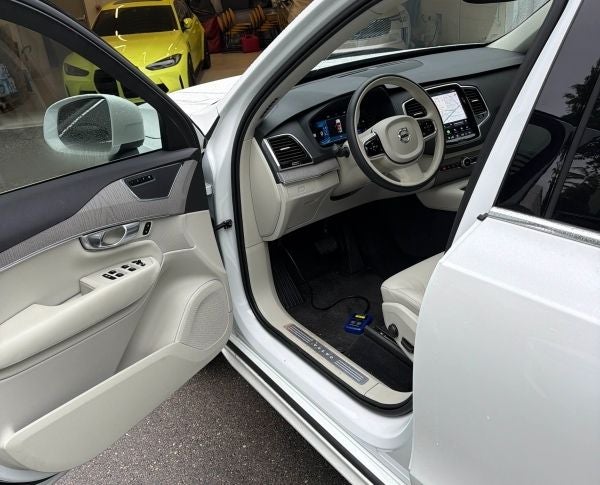 2025 Volvo XC90 B6 Plus 6-Seater