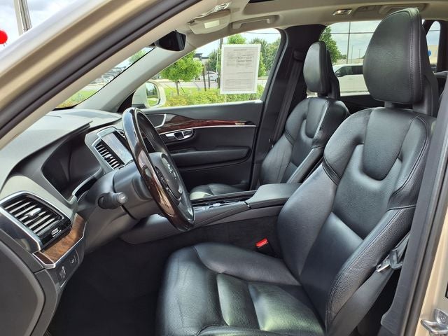 2016 Volvo XC90 T6 Momentum