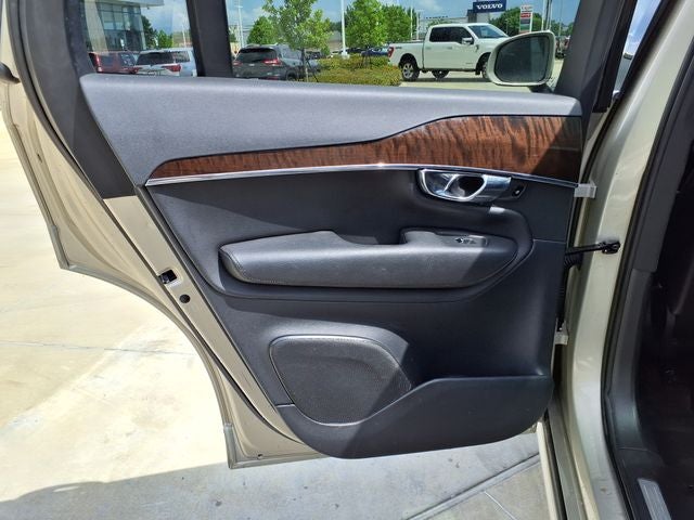 2016 Volvo XC90 T6 Momentum