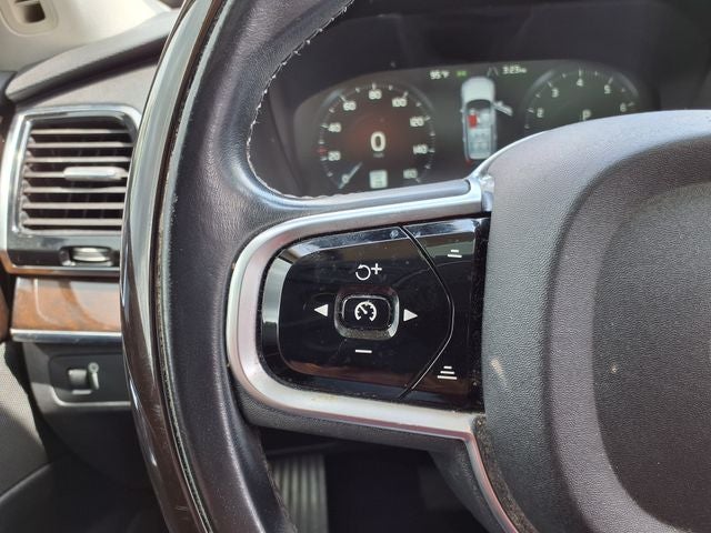2016 Volvo XC90 T6 Momentum