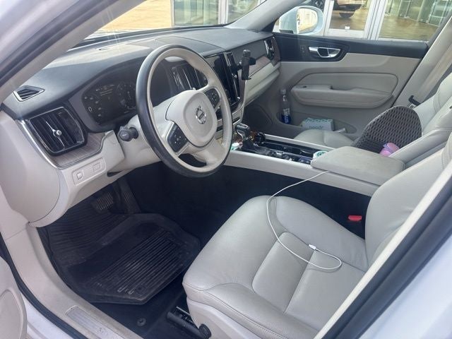 2021 Volvo XC60 T6 Momentum