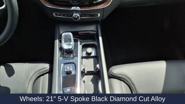 2023 Volvo XC60 B5 Ultimate Bright Theme