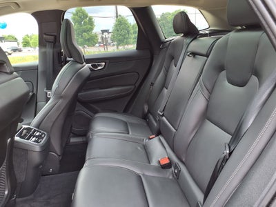 2023 Volvo XC60 B5 Ultimate Bright Theme