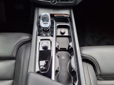 2023 Volvo XC60 B5 Ultimate Bright Theme
