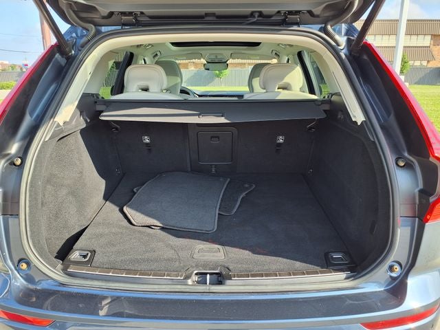 2023 Volvo XC60 B5 Plus Dark Theme