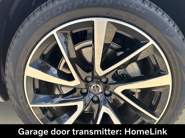 2023 Volvo XC90 B5 Plus