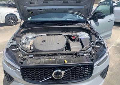 2024 Volvo XC60 B5 Ultimate Dark Theme