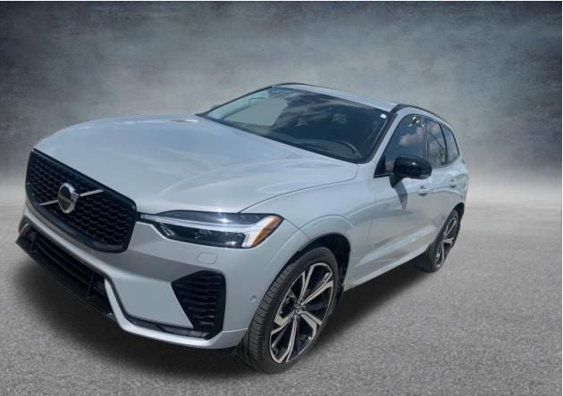 2024 Volvo XC60 B5 Ultimate Dark Theme